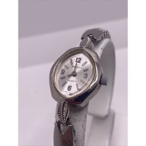 Vintage Advance Womens Silver Tone Stretch Watch Works New Battery